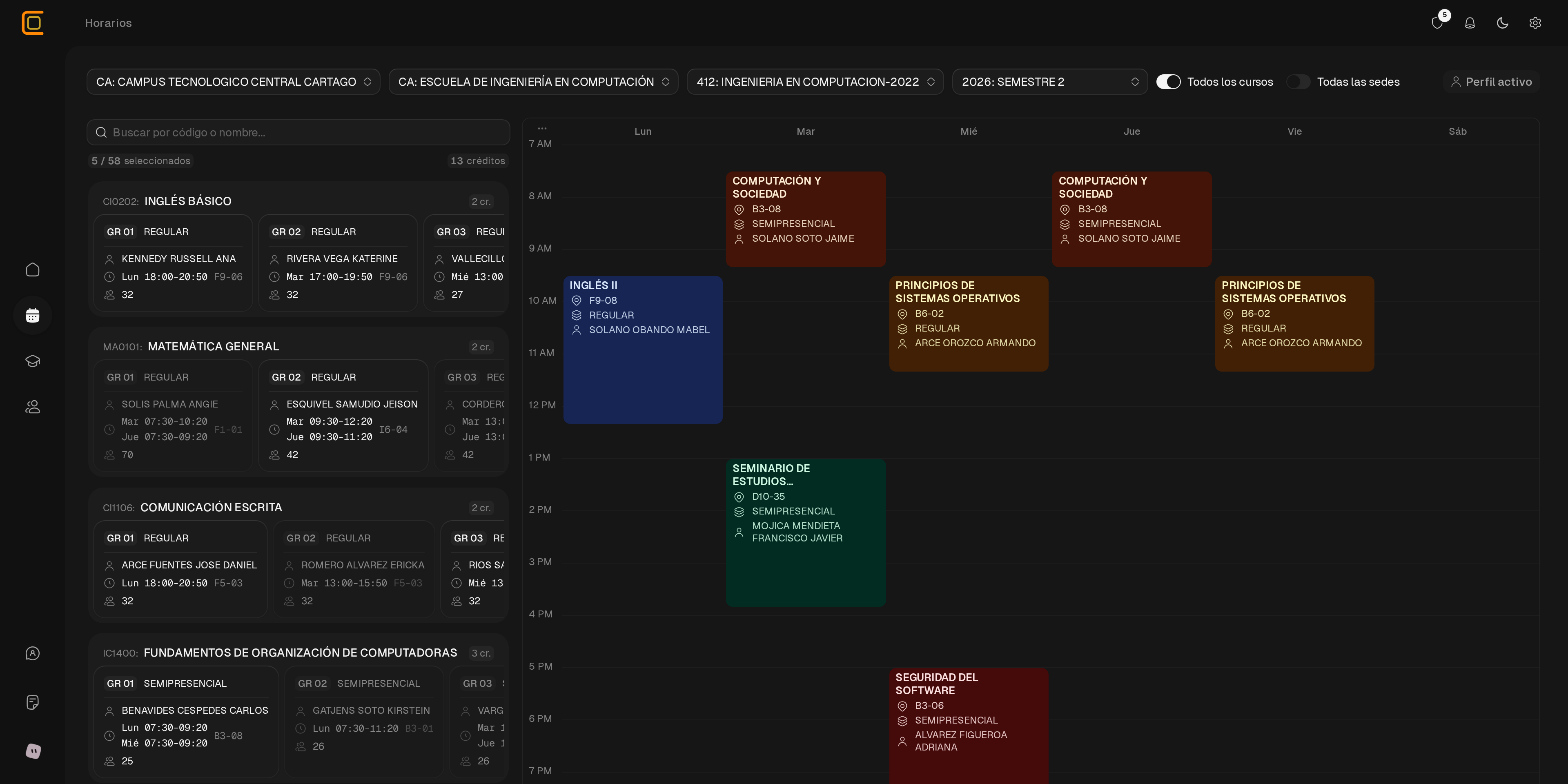 Creador de horarios de Claustrum con cursos seleccionados y calendario.