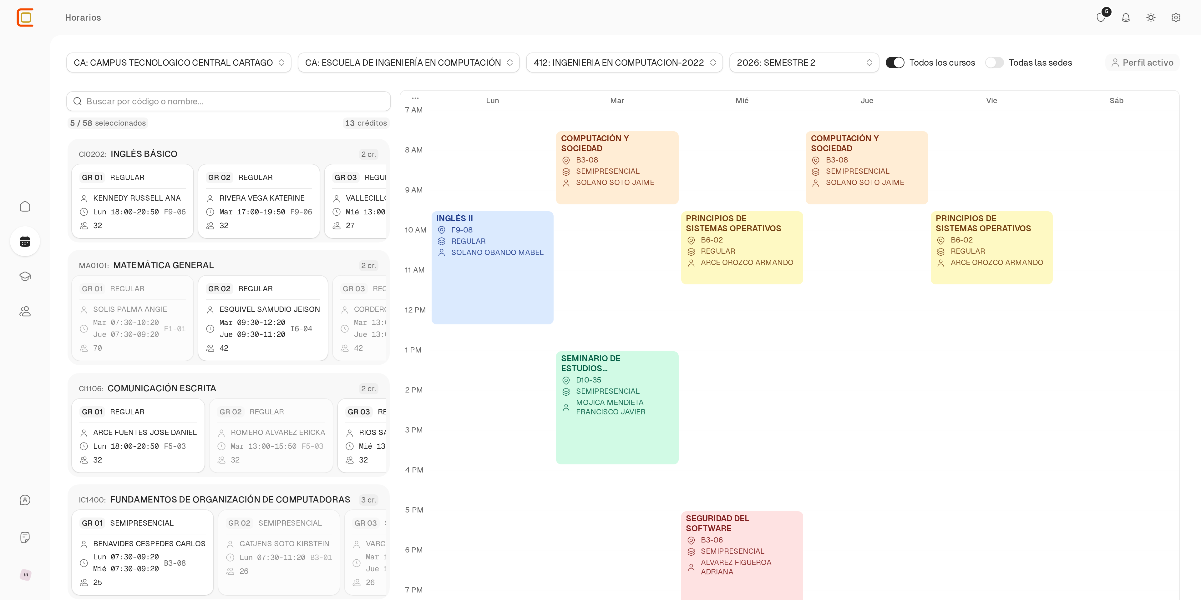 Creador de horarios de Claustrum con cursos seleccionados y calendario.